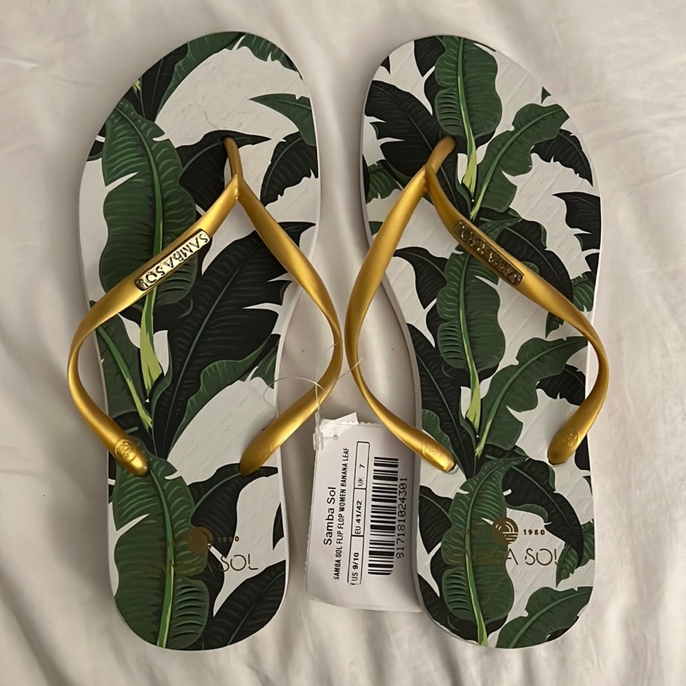 Samba Sol Banana Leaf Gold Print Flip Flops NWT